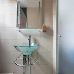 Charming 2-bedroom For An Authentic Experience *