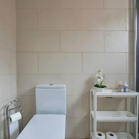 Charming 2-bedroom For An Authentic Experience דירה *