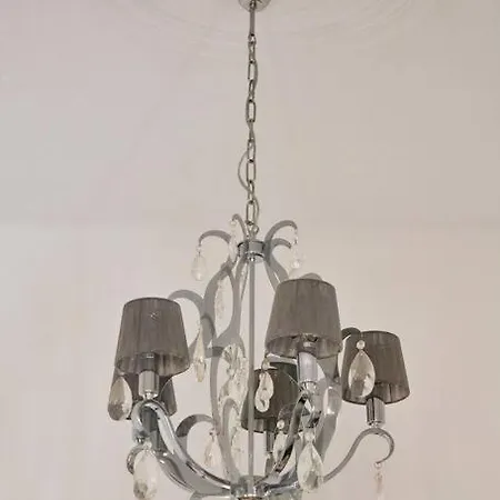 Charming 2-bedroom For An Authentic Experience דירה